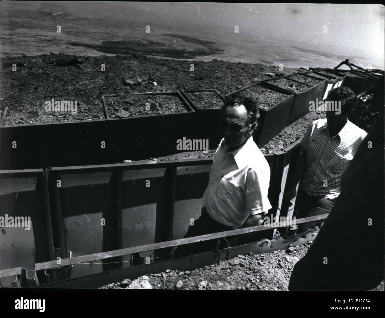 Le 12 décembre 2011 - Le ministre de la Défense israélien Shimon Perez dans les hauteurs du Golan. Banque D'Images