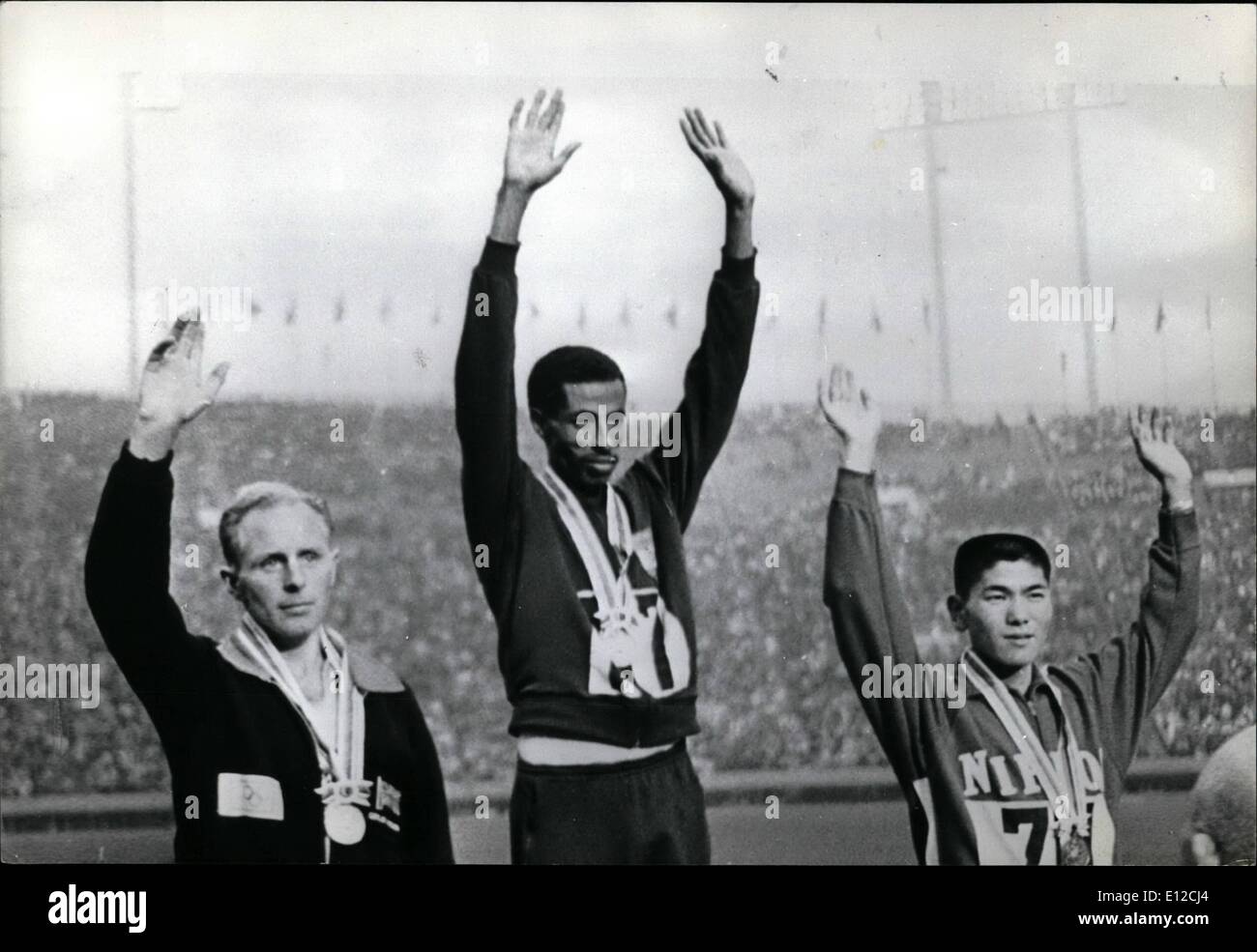 Le 12 décembre 2011 - Marathon Olympique olympique se suicider. Kokichi Tsuburaya, 27 ans bronze marathon olympique gagnant dans les Jeux Olympiques de Tokyo en 1964, s'est suicidé dans le dortoir des officiers "de la terre des Forces d'auto-défense, Tokyo. Il avait été souffert de la hernie et le tendon d'achille et la progression de l'opération récupération de son pied droit n'a pas progressé de façon satisfaisante. Il s'est tué en coupant sa carotide avec une lame de rasoir. Photo montre : Kokichi Tsuburaya, 27, quand il a remporté la médaille de bronze au marathon olympique de 1964 à Tokyo. Banque D'Images