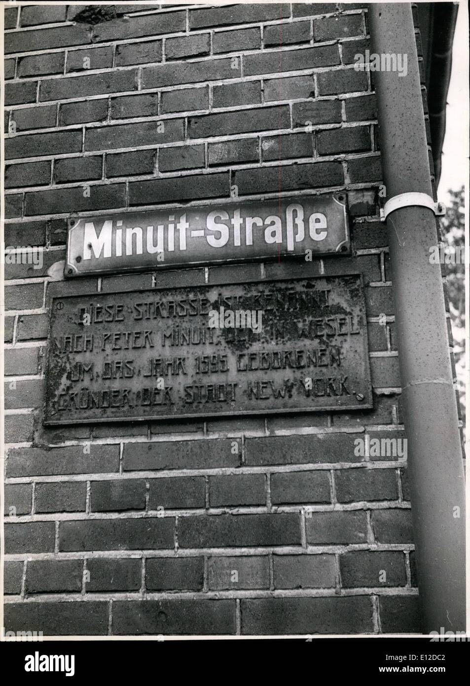 19 décembre 2011 - Pour decenniums il y a une rue Minuit à Wesel. En mémoire du fondateur de New York ils ont fixé une plaque de fer Banque D'Images