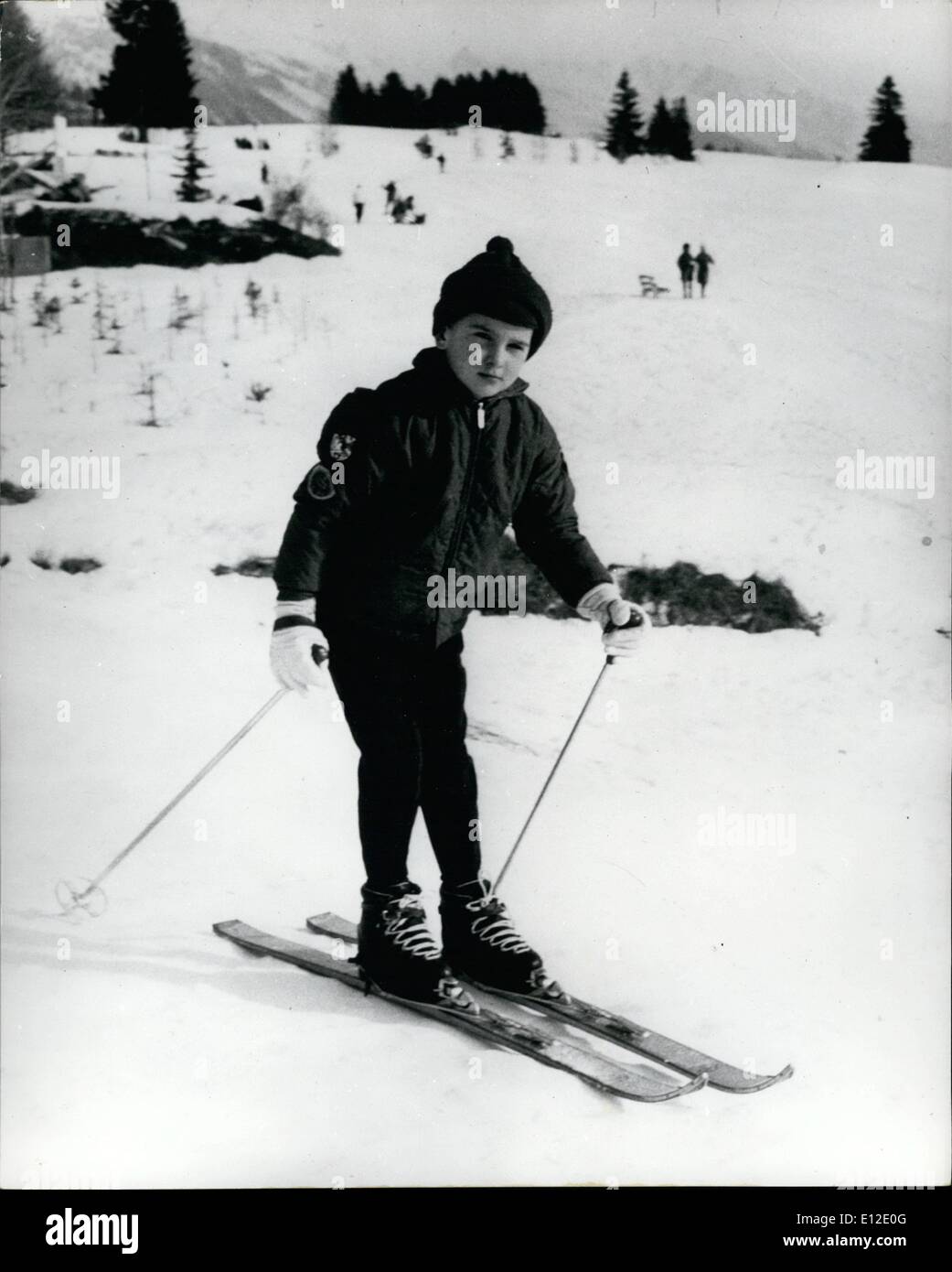 Le 15 décembre 2011 - Milko - Junior sur les sports d'hiver Maison de Vacances - Seul le Fils de Gina est Ski-Ing : Milko JNR - le jeune fils de l'écran star Gina Lollobrigida et M. Milko Skofic est maintenant de passer ses premières vacances loin de sa mère glamour - dégustation les sports d'hiver à Crans Sur Sierre. Gina est maintenant à Rome où elle est filmer ''The Dolls''. Photo montre Milko JR skis - à Crans Sur Sierre. Banque D'Images