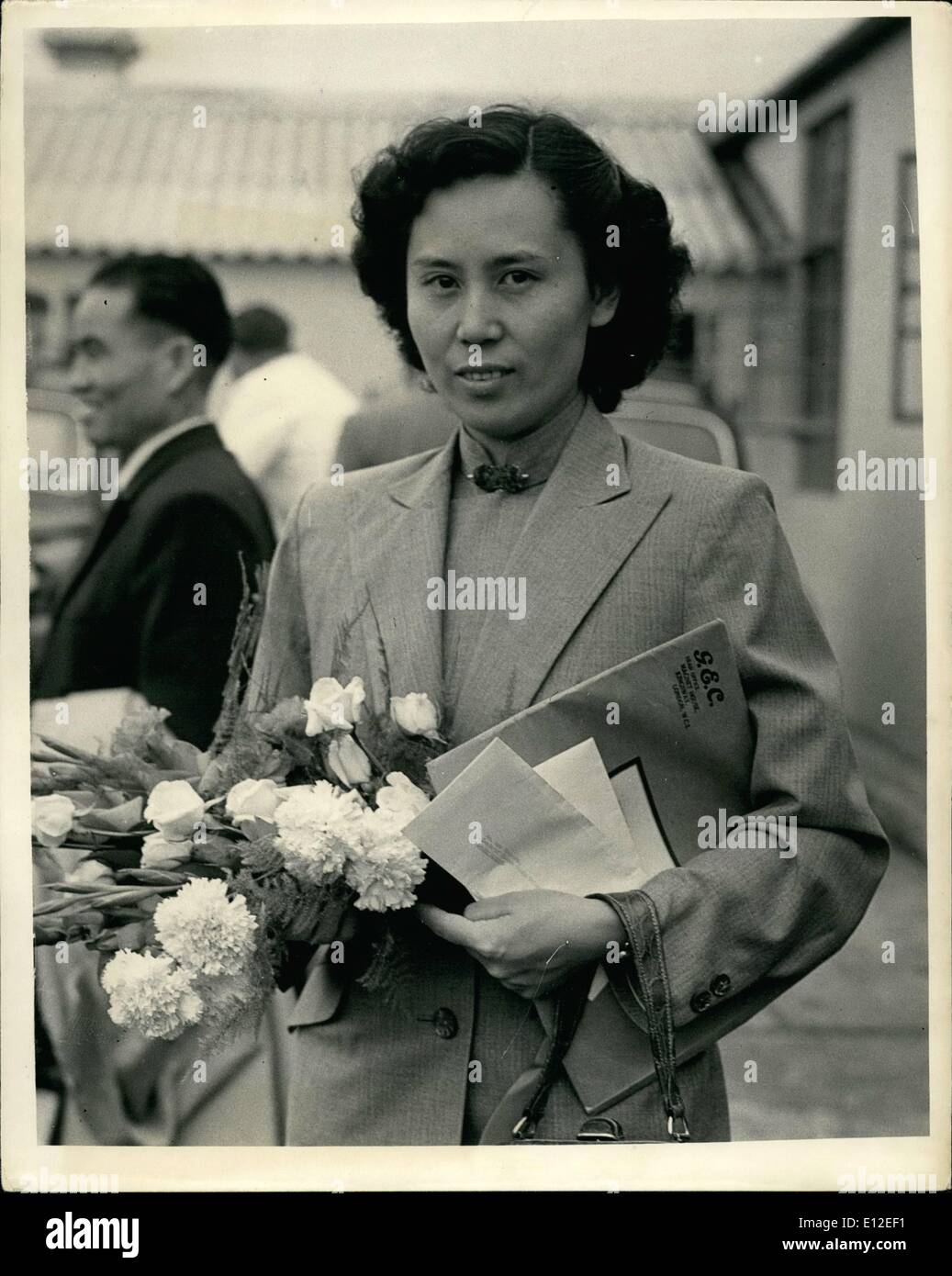 Le 20 décembre 2011 - Mme Chuag Mulan qui est l'Interpeter était Esented avec un Bouqult Sind-British Trady par le Comité. Banque D'Images