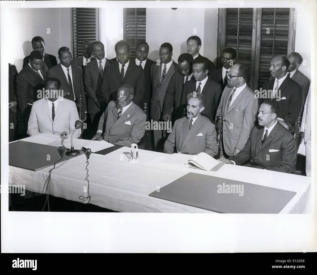 09 janvier 2012 - L'Empereur Hailé Sélassié d'Éthiopie lors d'une visite d'État au Kenya : L'Empereur avec le Président Kenyatta au Kenya de la signature d'un traité frontalier à la State House à Mombasa, au Kenya, le 9 juin 1970. Banque D'Images