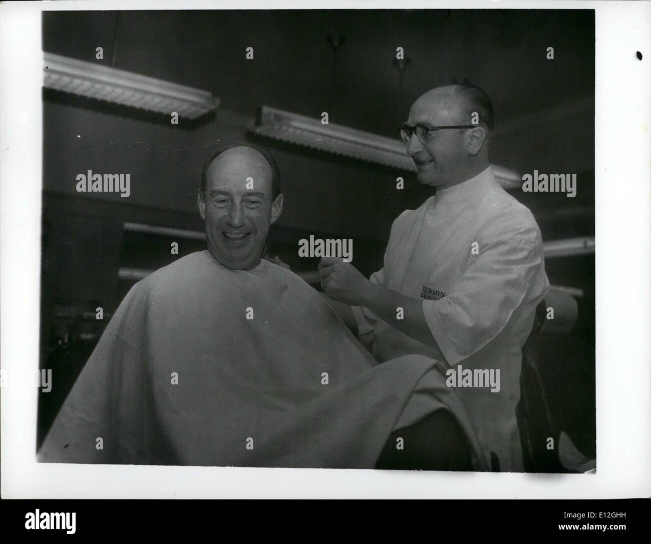 26 déc 2011 - Adlai Stevenson durant la campagne électorale de 1952 en coupe de l'Europe entre deux événements de R R. Je Banque D'Images