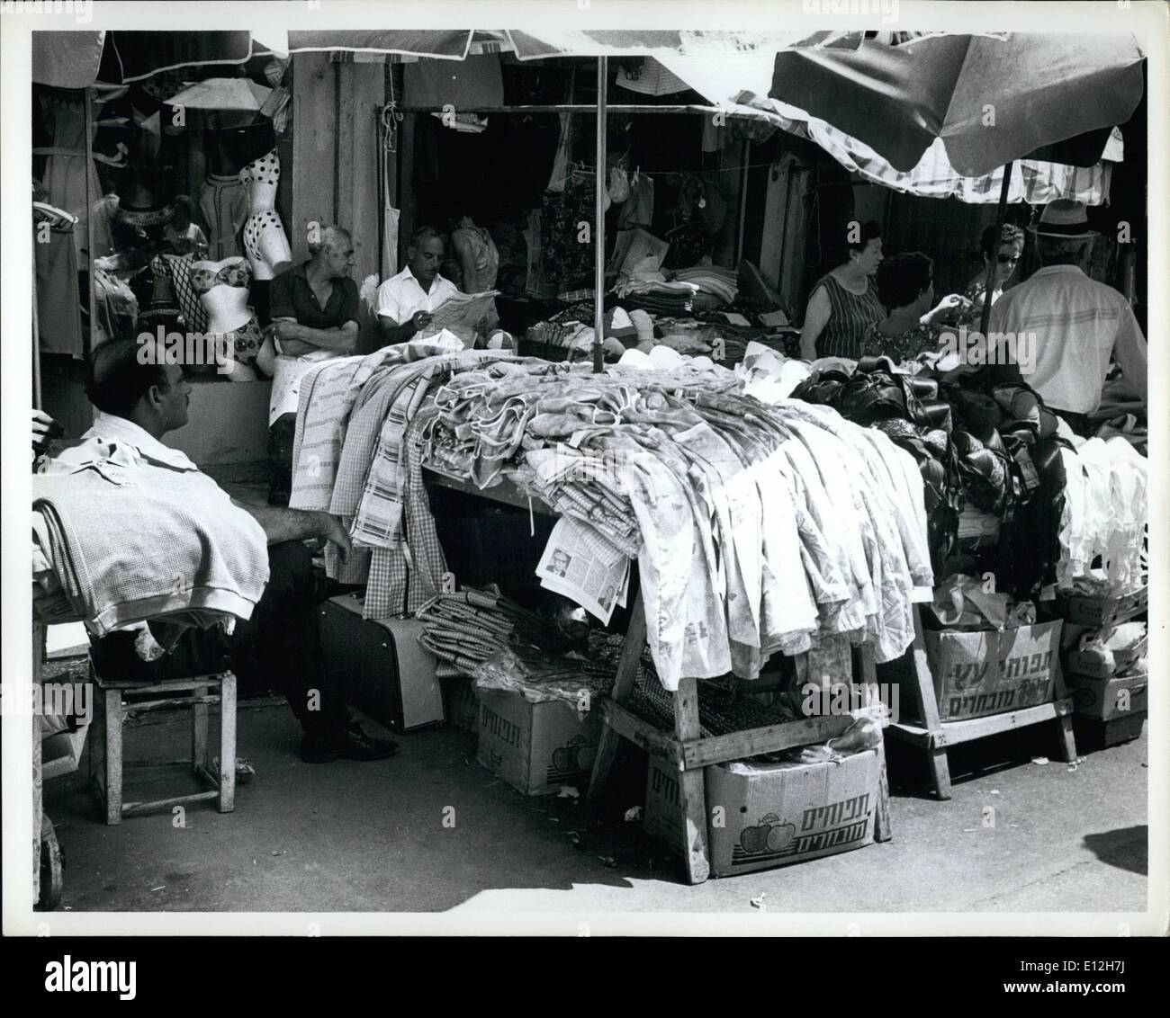 10 janvier 2012 - Israël : Tel Aviv le marché du textile en plein air Banque D'Images
