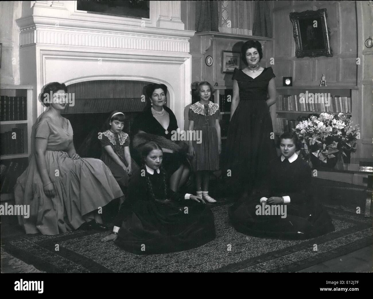 24 février 2012 - assis en premier plan : de gauche à droite - La Princesse Diane né en Mars 24 à Petropolis et la Princesse Anne, née en décembre 4, 1938 à Woluwe Saint Pierre, Belgique, derrière de gauche à droite : La Princesse Isabelle, La Princesse Chantal, Madame, La Princesse Claude et la princesse Hélène. Banque D'Images