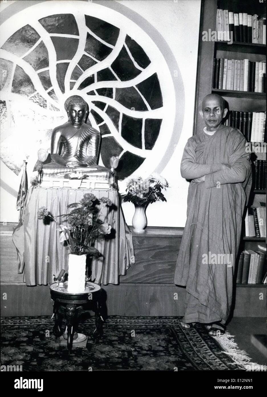 24 février 2012 - Temple bouddhiste à Berlin. Fête de Wesak le 9 mai. Sur une colline au nord de Berlin (Allemagne), non loin de la limite de zone, la médecine Dr Paul Dahlke avait laissé construire un temple de Bouddha dans les années 1922-1924 pour la communauté bouddhiste fondée par lui. Le temple bouddhiste est unique en Europe et est subordonnée à l'ambassade ceylanais à Bonn. Le 9 mai, la cérémonie du Wesak, le plus important jour de fête bouddhiste, sera célébré. Quant à l'oreille bouddhiste 2515-1971. Les Bouddhistes de toute l'Europe sont attendus Banque D'Images