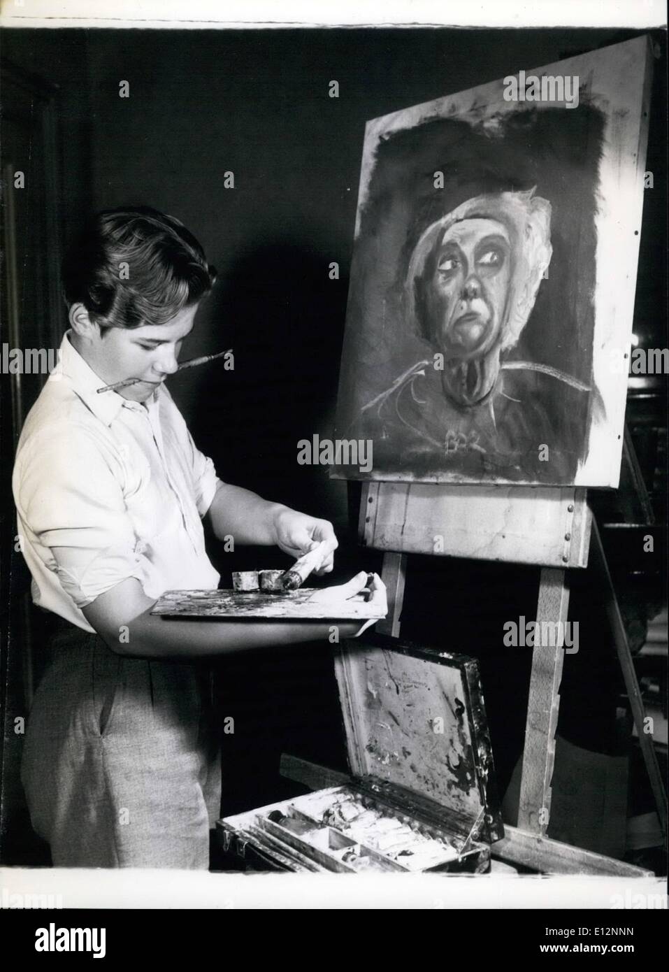 24 février 2012 - Howard au travail : Le jeune artiste au travail sur un portrait de sa tante. Banque D'Images