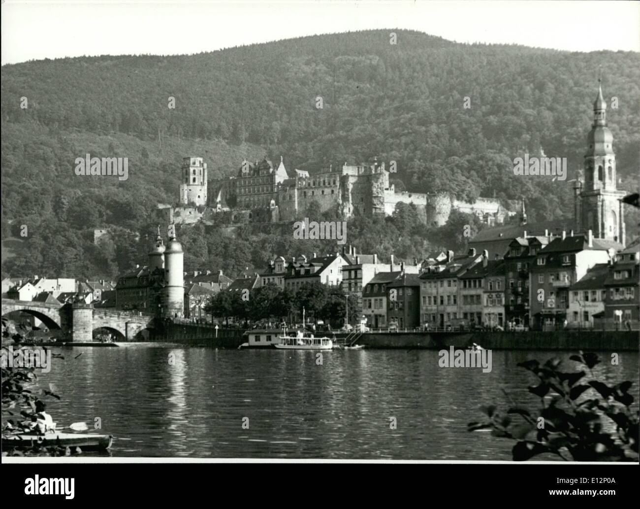 24 février 2012 - Les terroristes sont dit à planifier une tentative sur le château de Heidelberg/Allemagne de l'Ouest : le célèbre château de Heidelberg. est dit être en danger - les terroristes de l'Allemagne de l'Ouest devrait manifestement une tentative du régime sur ce bâtiment historique. Peter-Jurgen Boock a fait des déclarations lors d'une entrevue, qu'il a donnée à la news-magazine ''Der Spiegel''. L'ancien membre de la ''Rote Armee Fraktion'' a est en détention provisoire à Hambourg. Boock dit, avec cette tentative sur le château de Heidelberg, le reste des membres de la RAF, se sentent isolés, veulent ''pour définir un signal'' Banque D'Images