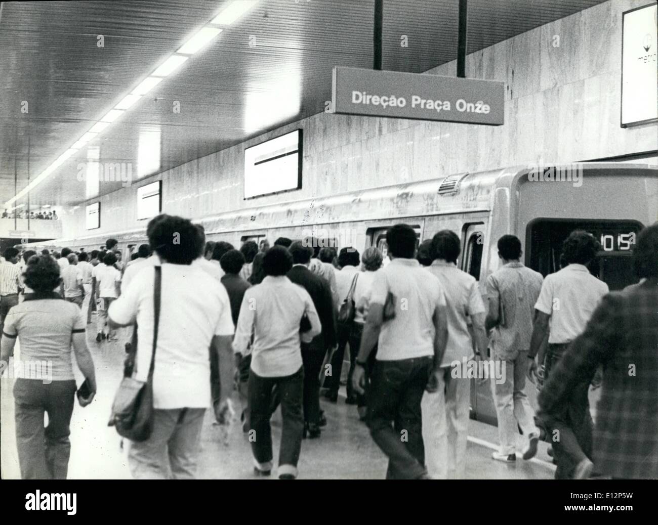 24 février 2012 - RioÃ¢â€¢â Ã Métro - Les personnes qui prennent le train. Mars 1979, Rio de Janeiro, Brésil. Banque D'Images