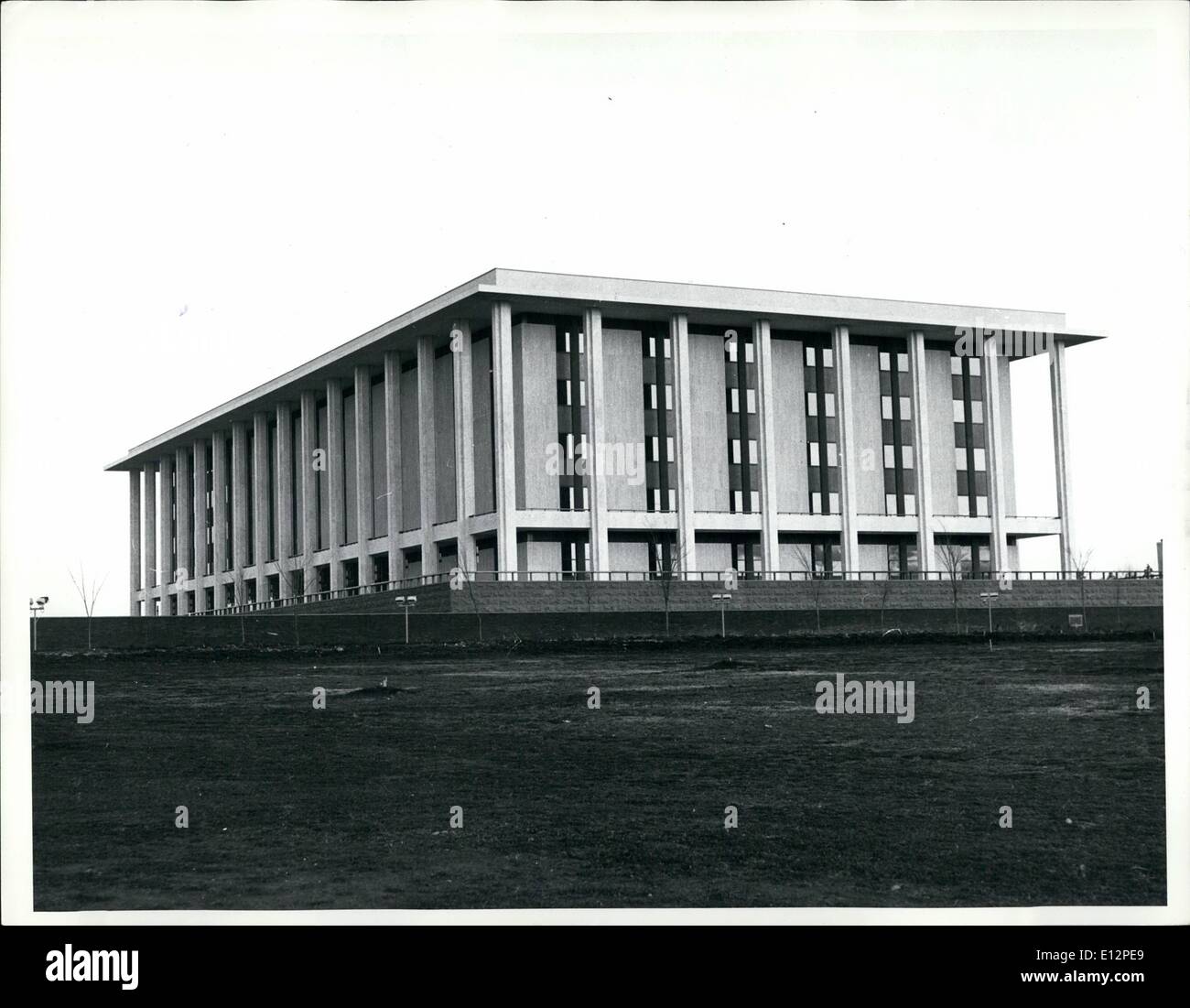 24 février 2012 - Australie : c'est soit la nouvelle Bibliothèque nationale à Canberra du Melbourne Arts Centre (nous avons d'abord  Banque D'Images