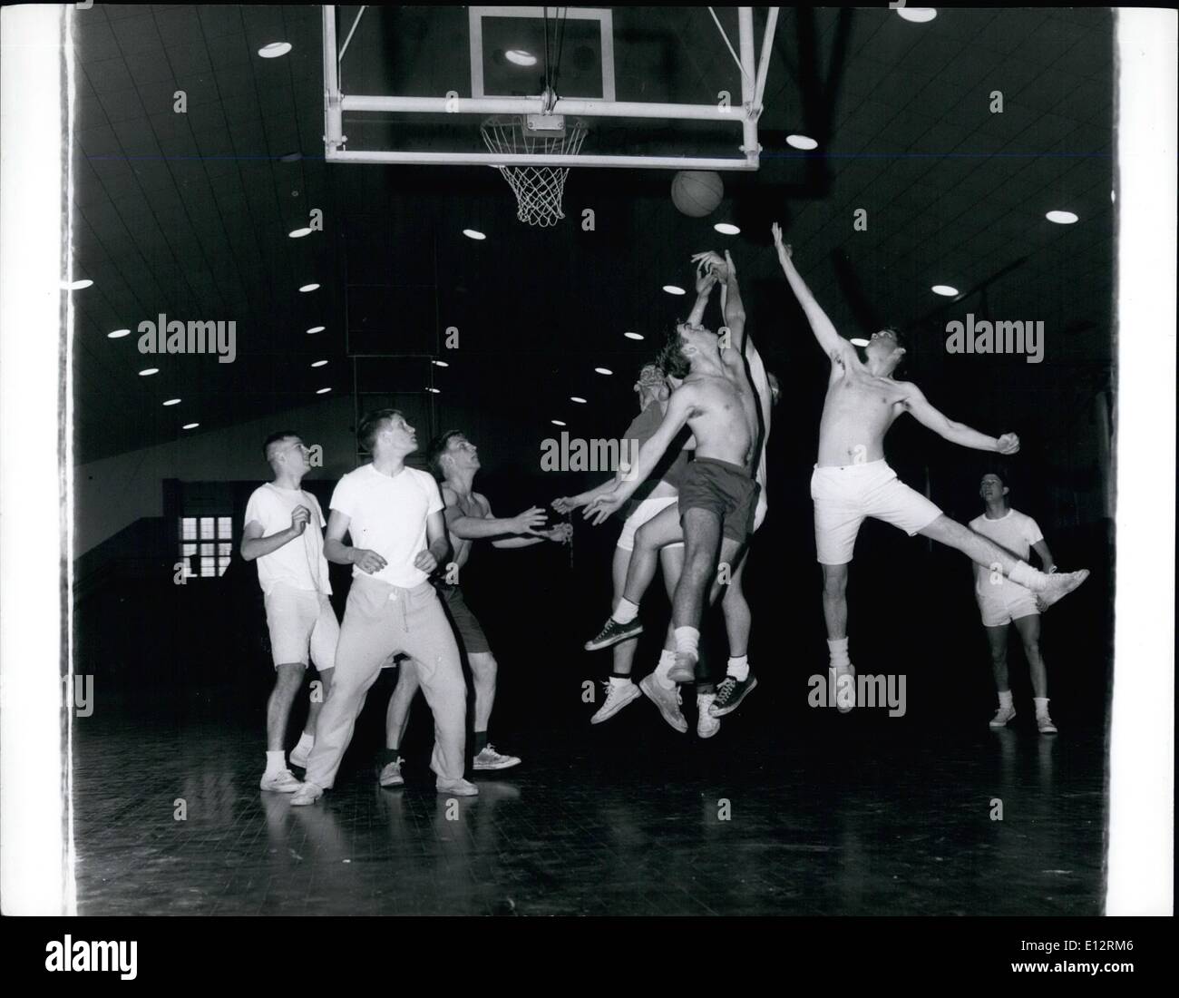 24 février 2012 - Un jeu de basket-ball au cours de session d'éducation physique à Princeton's Dillon Gymnasium. Banque D'Images