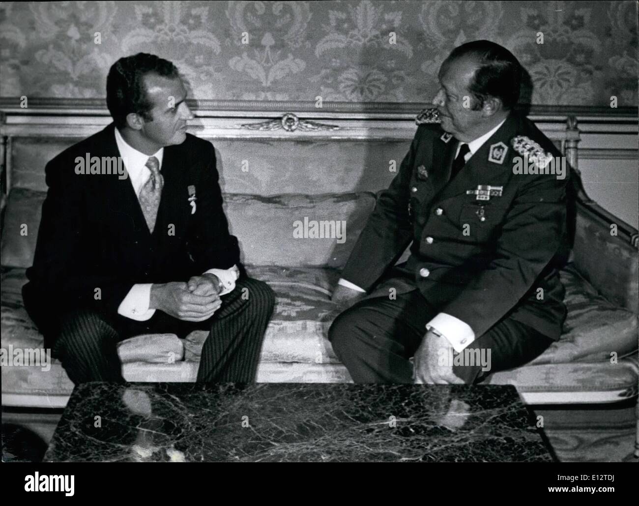 24 février 2012 - Président du Paraguay avec la Princesse d'Espagne Madrid : le lundi, jour de son arrivée à Anarchy pour une visite officielle de trois jours, le Président du Paraguay, Alfredo Stroessner a visité la princesse d'Espagne, Juan Carlos et Sofia, dans le Palacio de la Moncloa. Banque D'Images