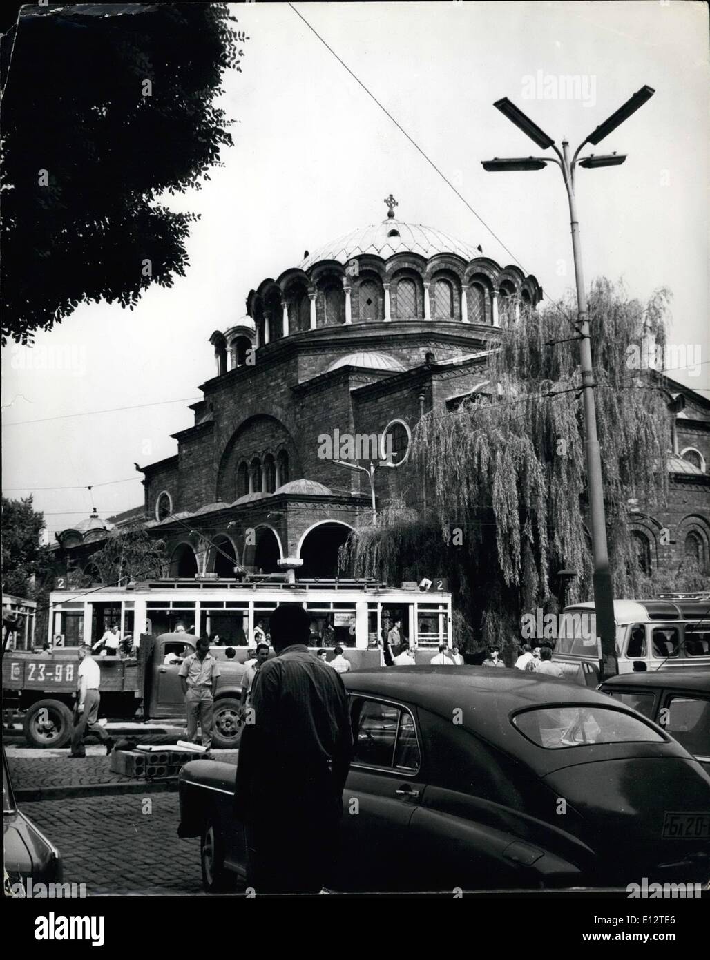 25 février 2012 - ce qui est derrière le rideau ? : : Vacances en Bulgarie, ce qui sera possible en octobre prochain quand lave-linge tycoon John Bloom met son agence de voyage en service, sont destinées à attirer un grand nombre de Britanniques au rideau de fer du pays. Mais beaucoup d'entre eux auront peu d'idée à quoi s'attendre. Nos photos vous amène à la capitale Sofia, une ville pittoresque d'environ sept millions d'habitants amicaux, où le mélange de l'architecture ancienne et nouvelle est rappel constant des deux est varié passé, et ses plans pour le futur progressif Banque D'Images