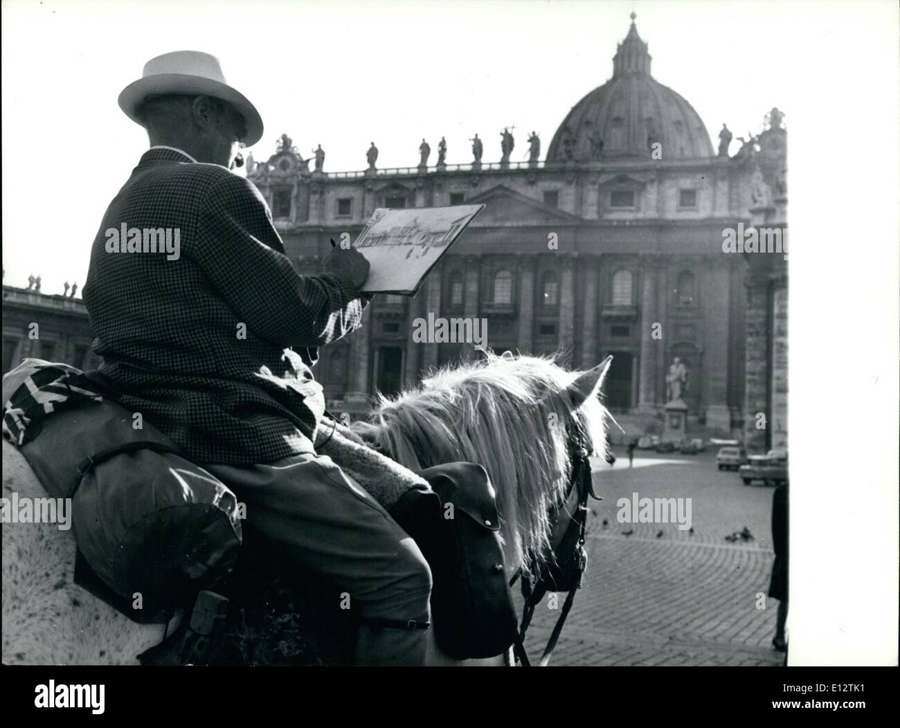 24 février 2012 - William Holt et ''Trigger'' de visiter la ville de Rome : William Holt un écrivain anglais bien connu et son animal-cheval ''Trigger'' sont peut-être le plus curieux personnage même vu depuis il y a longtemps à Rome M. Holt acheté ''Trigger'' quand il a 6 ans(il a maintenant 12) et il n'a jamais quitté son cheval pour une seule journée ou de la nuit. Pour nourrir ''Trigger'' et lui-même, il vend des dessins et chaque nuit, ils trouvent un champ de pratique, mangé un repas du soir ensemble, puis aller au lit à l'air libre. ''Il est certain - dit M. Holt - qui déclenchent et moi seront ensemble pour le reste de l'heure jour'' Banque D'Images