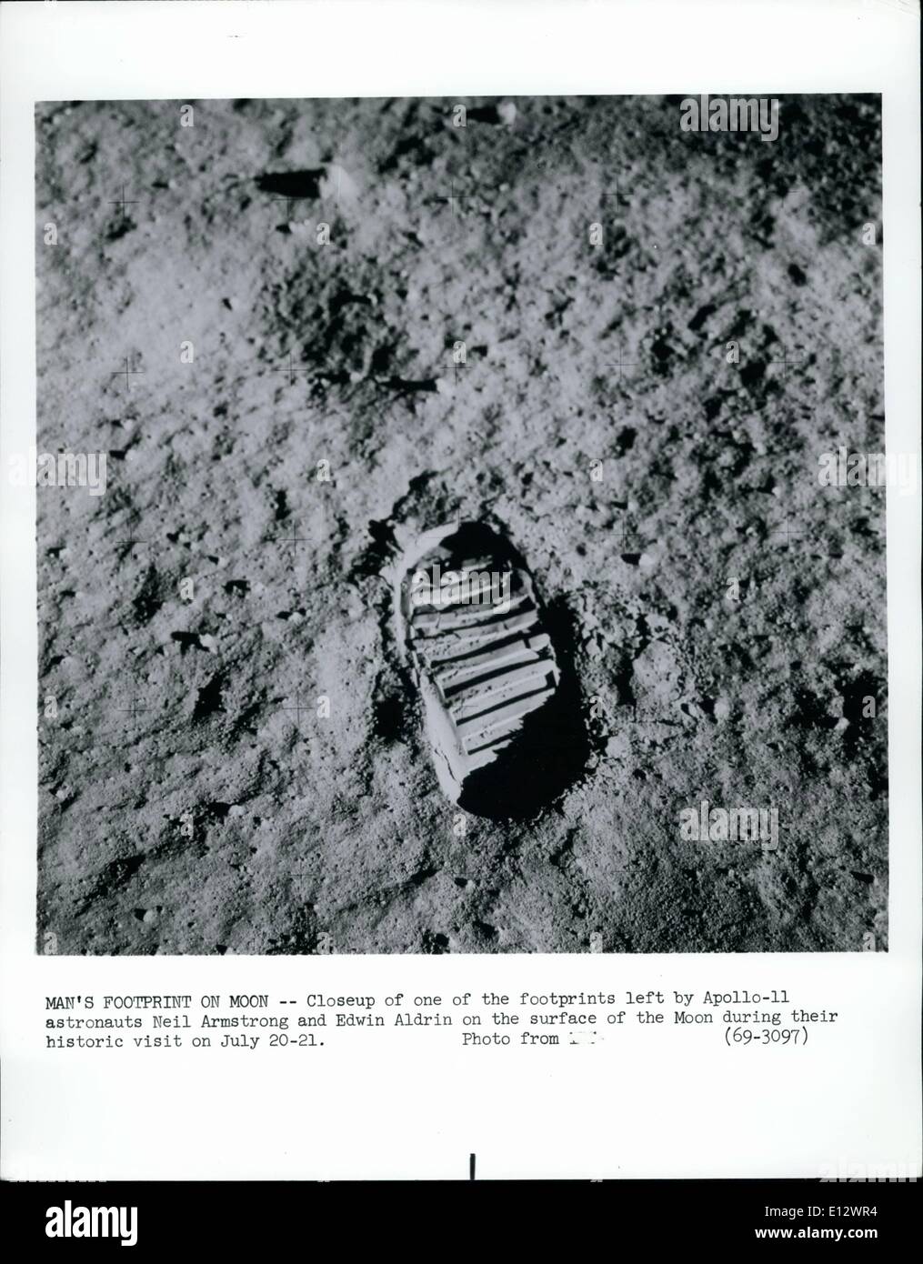 Le 26 février 2012 - L'empreinte de l'homme sur la lune -- libre de l'une des empreintes laissées par les astronautes d'Apollo 11 Neil Armstrong et Edwin Aldrin sur la surface de la lune durant leur visite historique sur 20 et 21 juillet Soldats de la Première Guerre mondiale dans la Somme en 1915 Banque D'Images