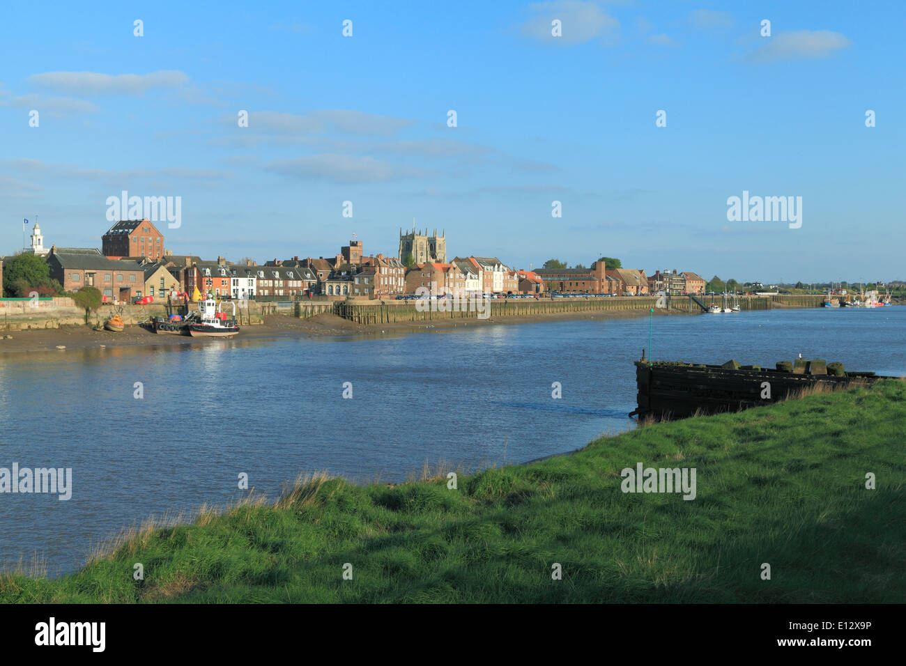 Kings Lynn, Quayside, Ville, Norfolk, vue sur rivière Ouse de West Lynn England UK panorama panoramique Banque D'Images