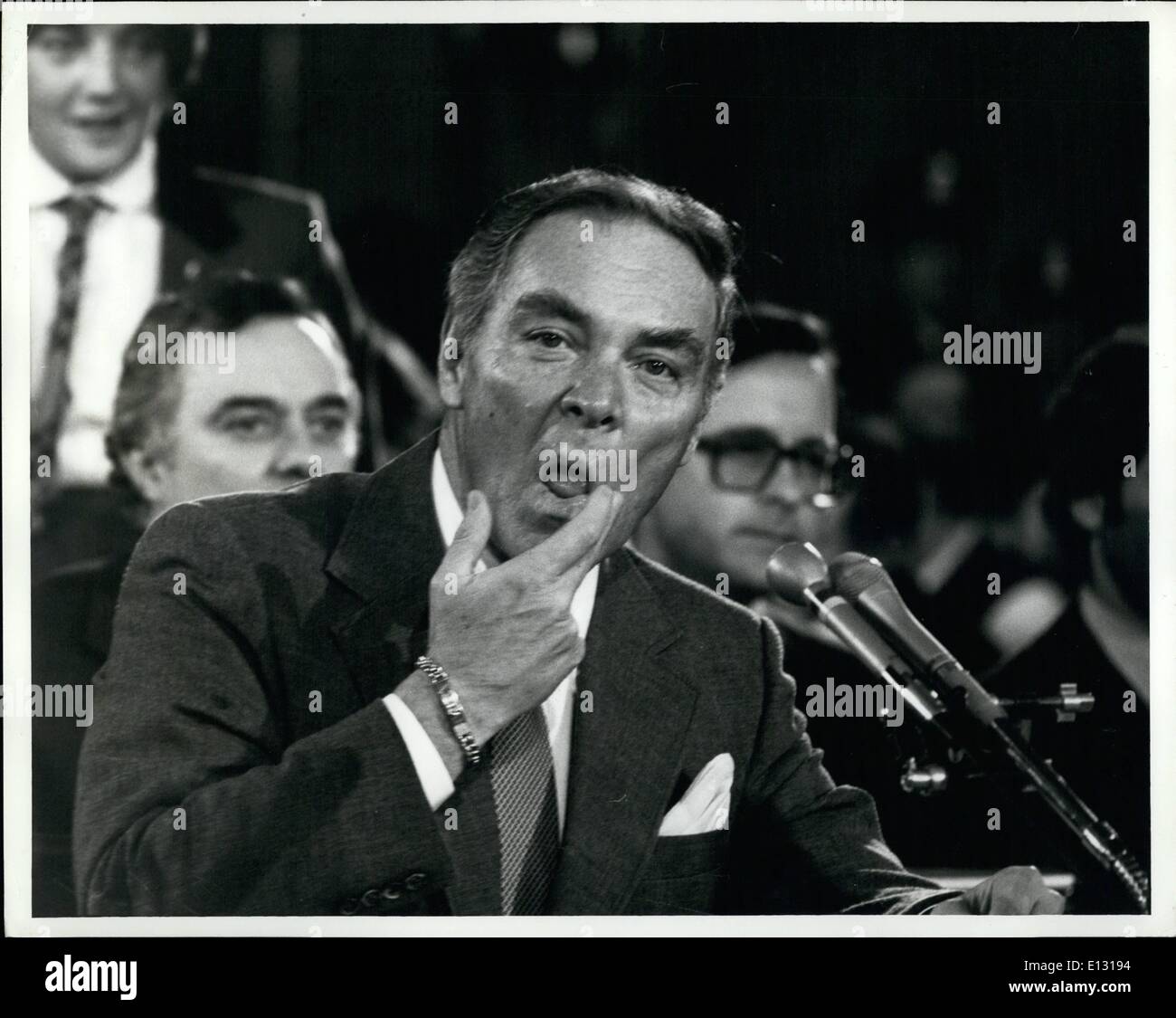 Le 26 février 2012 - Le général Haig témoigne. Washington, D.C. 1/9/81. Le général Alexander Haig (ci-dessus) Le président Ronald Reagan's choice d'être secrétaire d'État dans l'Administration Reagan est illustré dans ces diverses poses comme il a témoigné devant la Commission des relations étrangères du Sénat sur sa confirmation. Haig a défendu sa carrière avec trois différents et du président Nixon, il s'agit notamment de Ford et le président Carter. L'interrogatoire de Haig possible pourrait prendre une semaine mais la confirmation est prévu à moins que la malhonnêteté semble évident. Banque D'Images