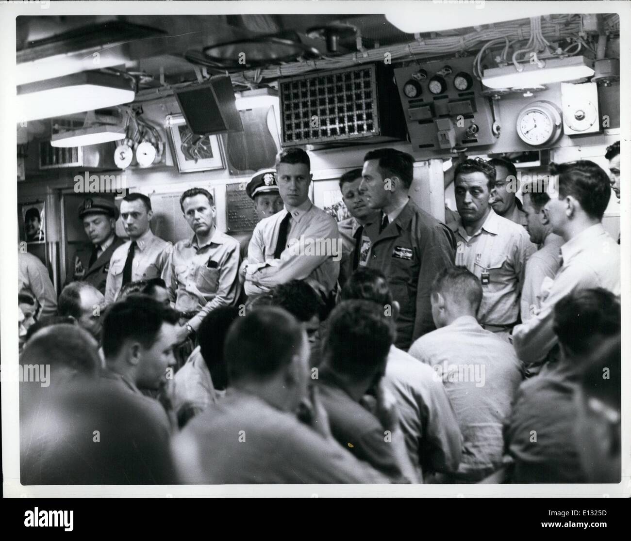 Le 26 février 2012 - août 1958 USS Nautilus w chargé sur voyage polaire Ã¢â€" Le Capc. F.M. Adams, de la marine américaine, de la Direction de la Banque D'Images