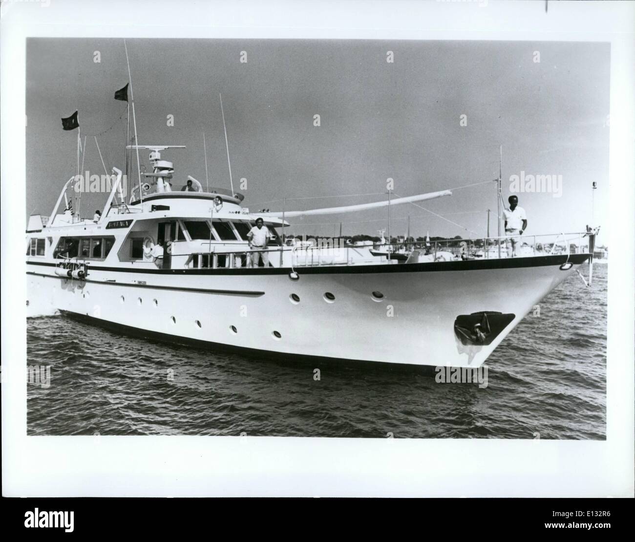 Le 26 février 2012 - Le Comité de Course du New York Yacht Club supervisera l'America's Cup Match Race à partir de l'alimentation 93 pieds Banque D'Images