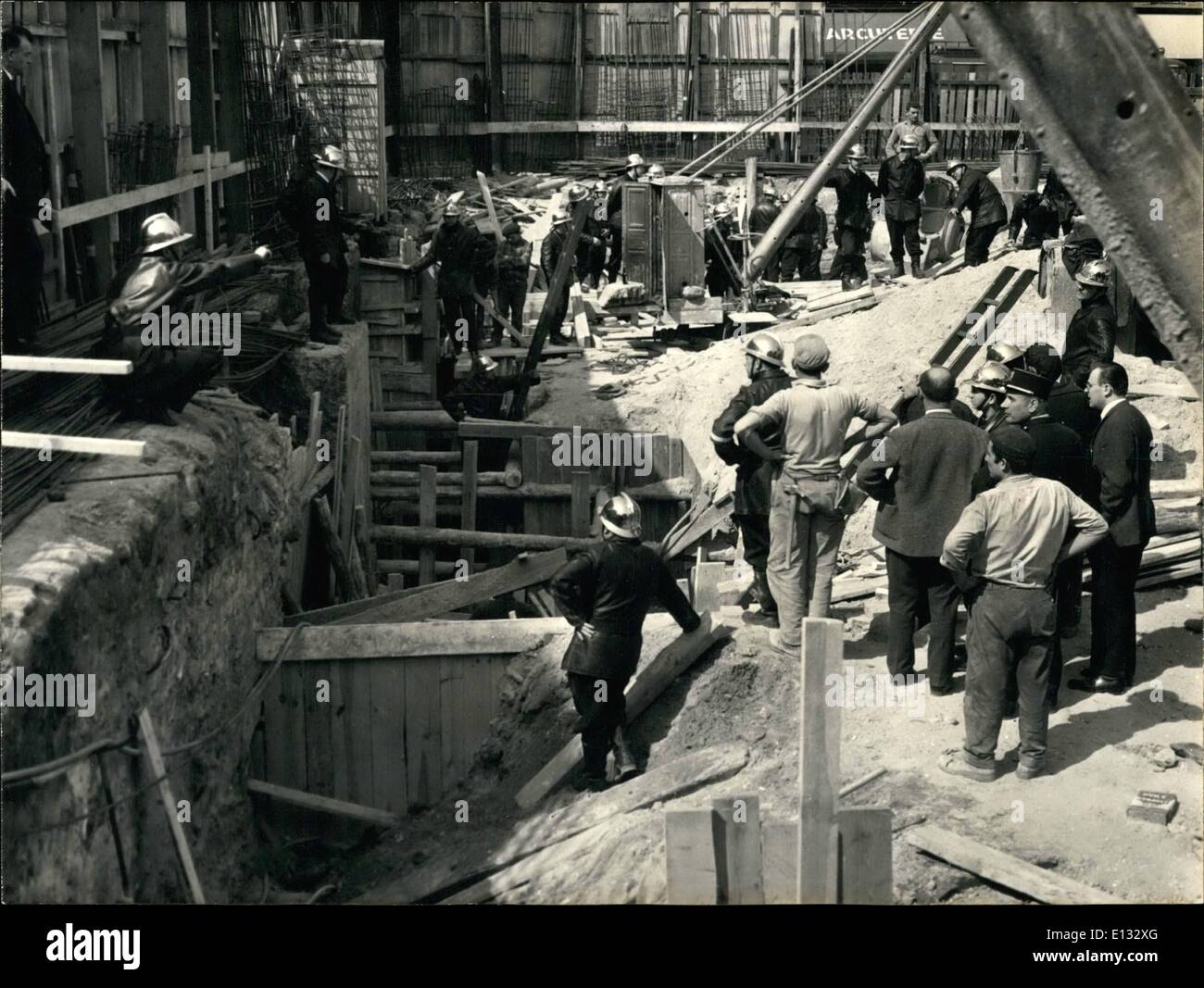 Le 26 février 2012 - un effondrement des bâtiments. Deux travailleurs  enterré. : un bâtiment en construction s'est effondré à midi aujourd'hui à  la Rue Jean Jaurès -et l'avenue Victor Hugo -