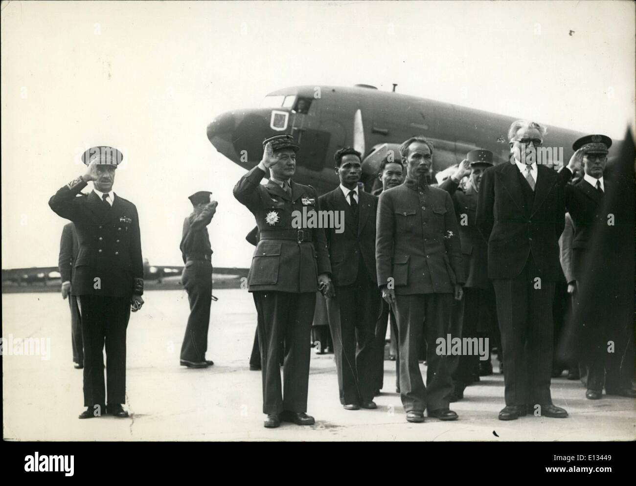 Le 26 février 2012 - à 4 heures cet après-midi, le président du Vietnam arrivée à l'aéroport du Bourget, venant de Biarritz. Il a été accueilli par Marius Moutet, ministre des Colonies, et le général le Gentilhomme, ainsi que d'autres membres du personnel militaire et civique. Travailleur vignoble Banque D'Images