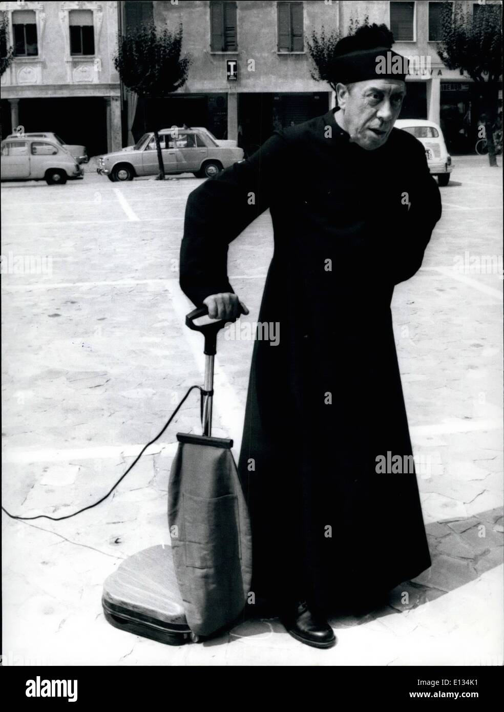 Le 28 février 2012 - Les conflits et les affrontements entre l'Parrish prêtre Don Camillo et le maire communiste Peppone continuer dans Banque D'Images