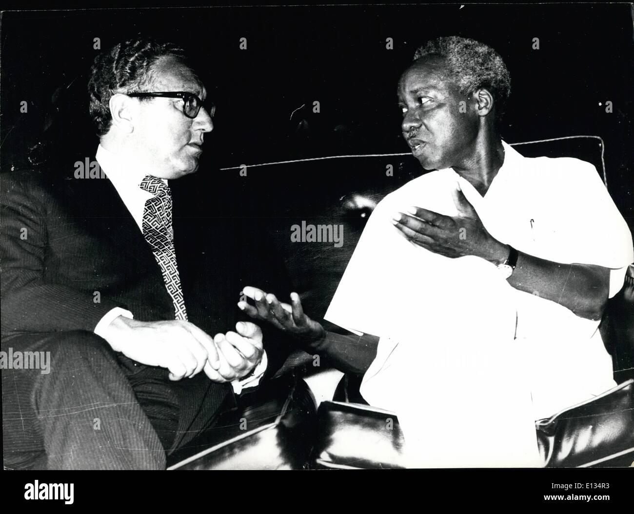 Le 26 février 2012 - Tanzanie : M. Kissinger avec le président Nyerere Banque D'Images