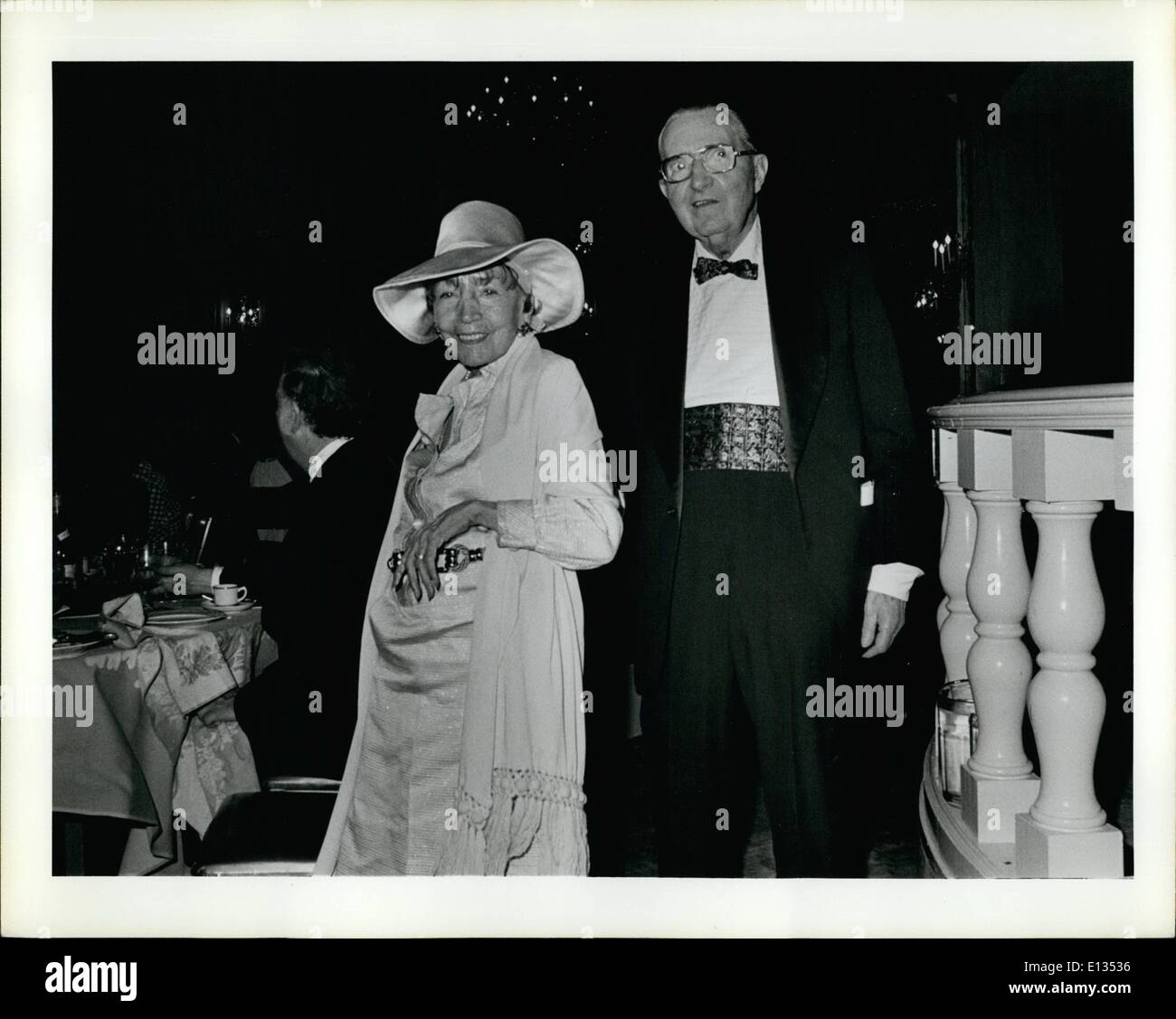 Le 26 février 2012 - Anciens combattants de O.S.S. Le dîner de la présentation de William J. Donovan Award à l'honorable Robert D. Murphy, 18 mai 1977 - Grand Ballroom Hôtel Pierre, à New York . Photo montre M. Mme Saint James L. O'Tool [était agent de l'OSS et du personnel a été sur Goring comme conseiller artistique, a dû fuir pour sauver sa vie-possède maintenant une galerie d'art à New York. Banque D'Images