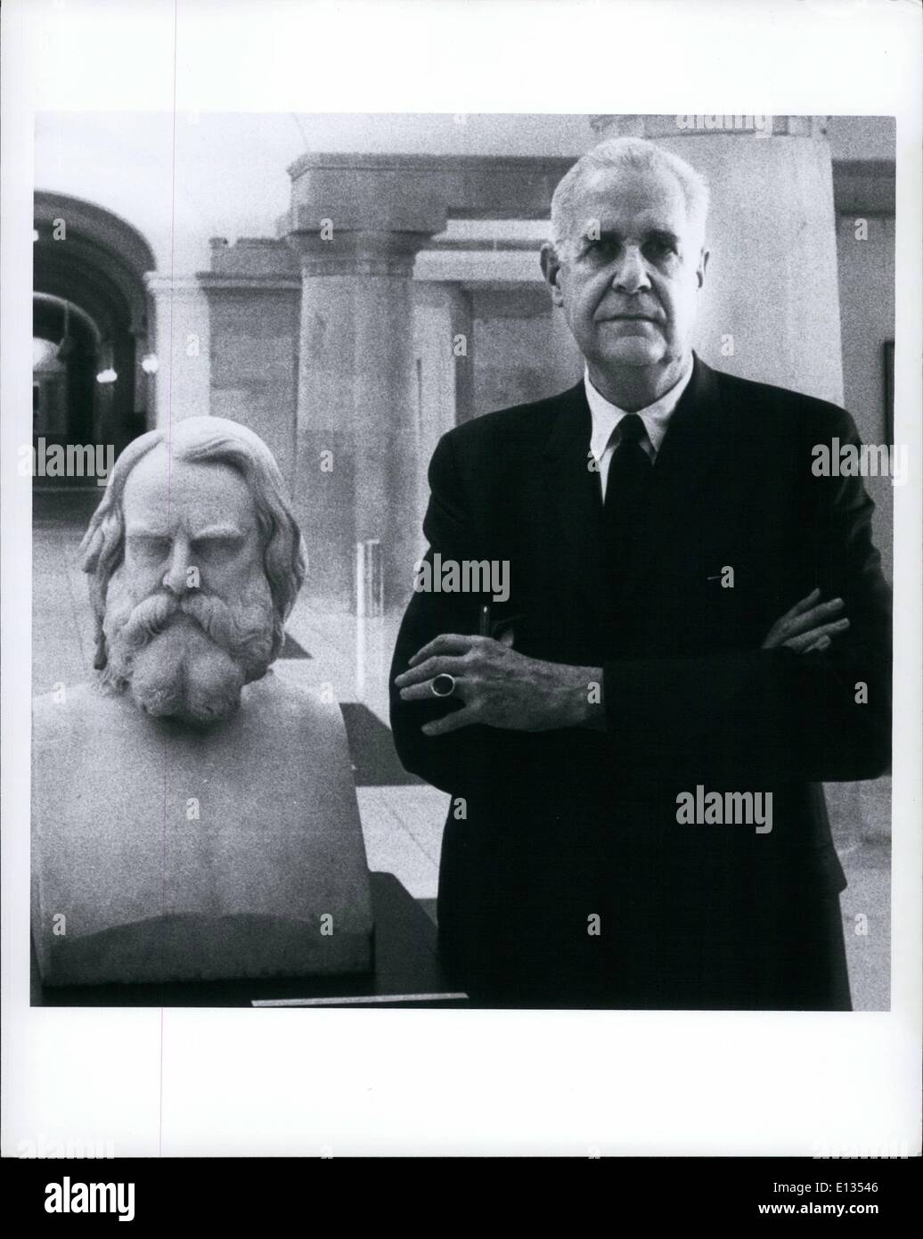 Le 26 février 2012 - Le directeur de la galerie Patriot national Charles Hegel, avec en chef de poste Henry, W . Longfellow. Banque D'Images