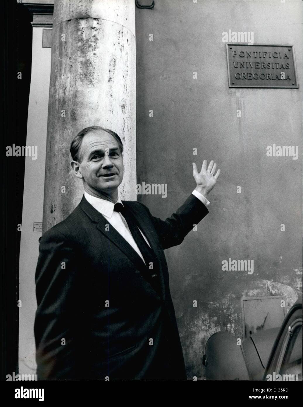 28 févr. 2012 - Pour la première fois de son histoire, de nombreux siècles le peps de l'Université grégorienne, qui inspire confiance aux Jésuites, a entre ses enseignants, un ministre protestant. Il est le Rév. Robert Nelson de la faculté de théologie de l'Université de Boston. Il donne un cours sur l'évolution de la Colloque oecuménique et, en particulier, sur le thème "La convergence sur l'Ecclésiaste du mouvement œcuménique''. Jusqu'à maintenant sur les Universités catholiques ont été admis également les étudiants protestants et orthodoxes, mais jamais qu'un enseignant doit enseigner protestante dans une faculté catholique.Le Rve Banque D'Images