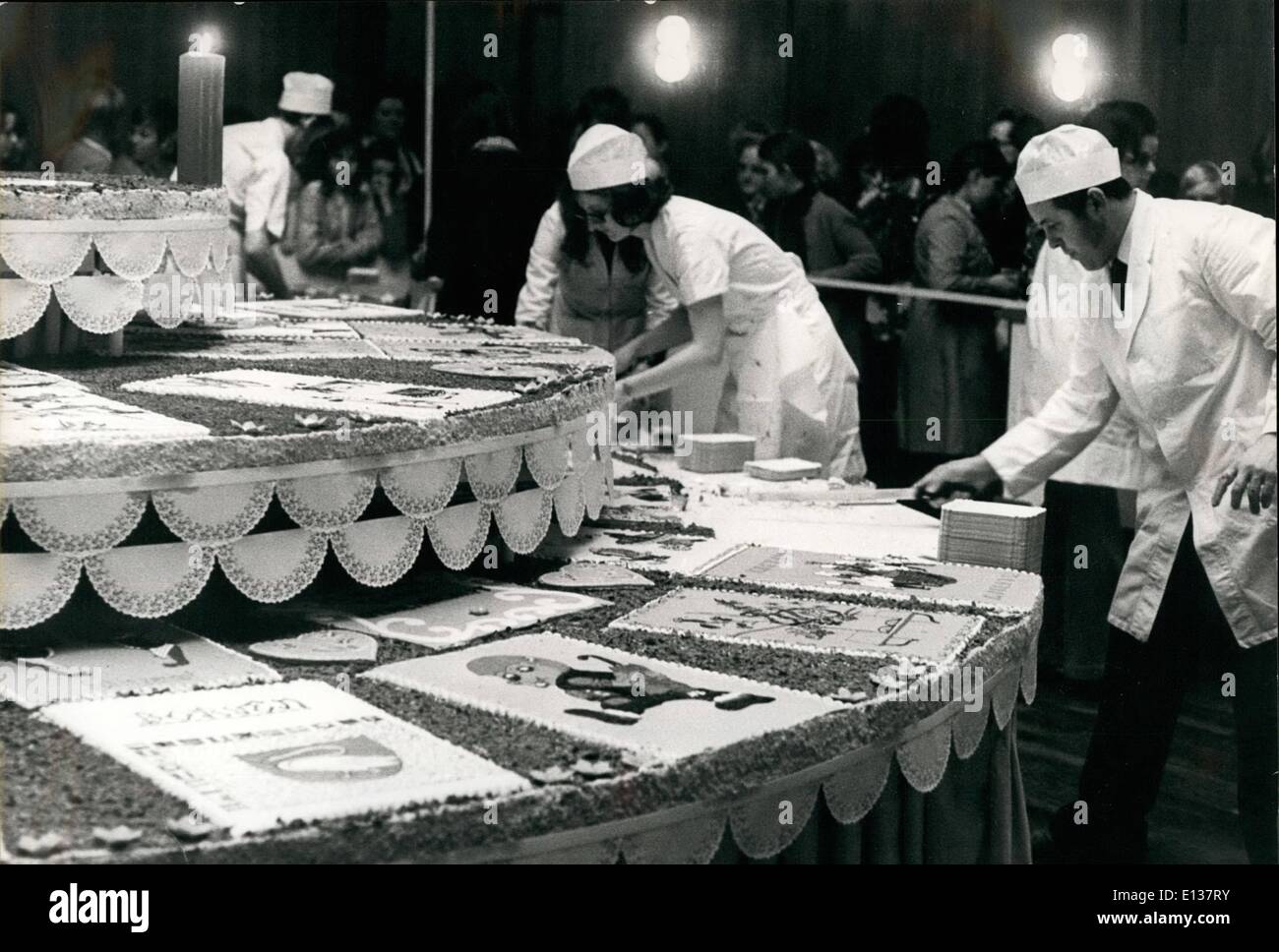 29 Fevrier 12 Le Plus Grand Gateau De Fantaisie Dans Le Monde 1500 Oeufs 130 Kg De Sucre 70 Kg De Farine 70 Kg De Graisse Et De Centaines D Autres Ingredients