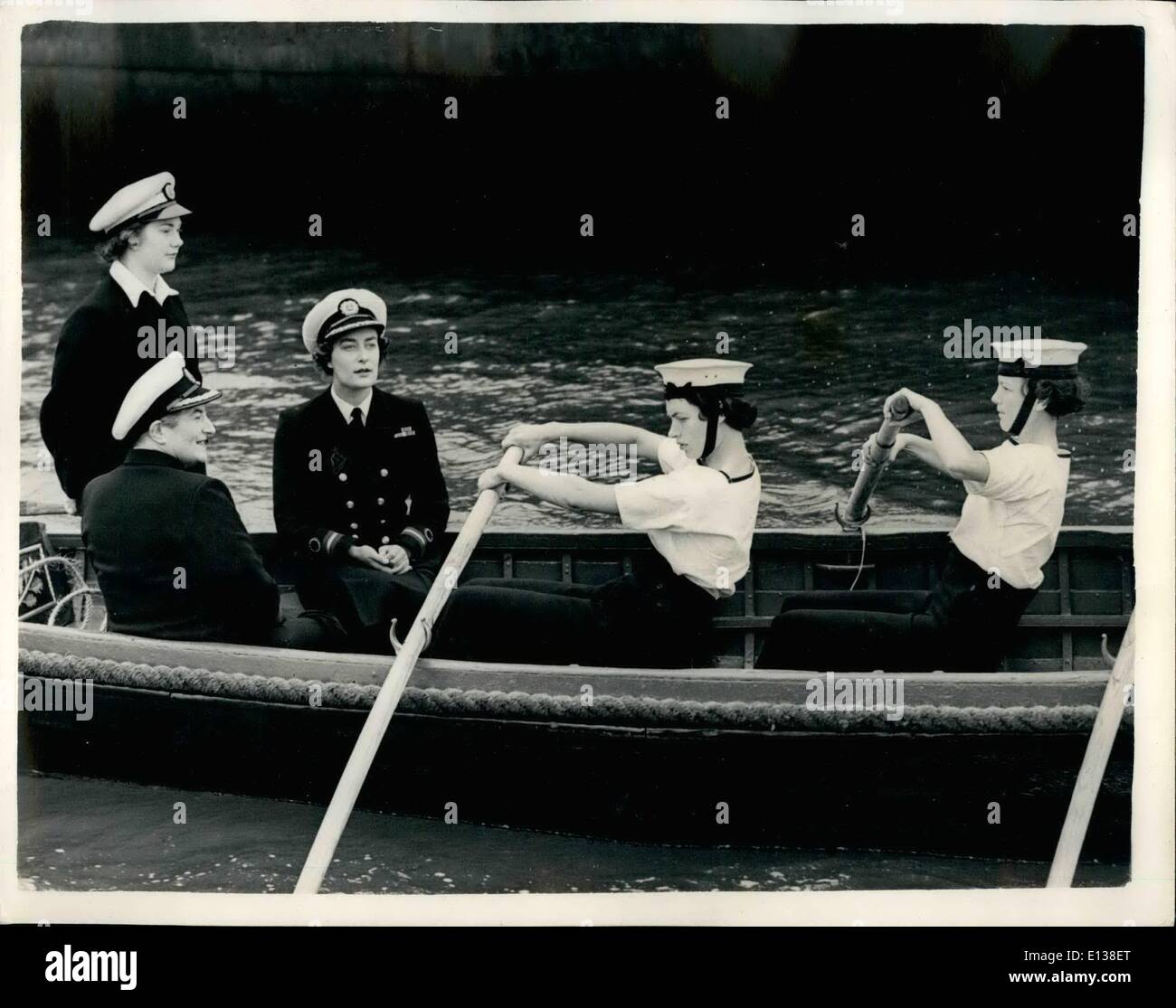 29 février 2012 - Lady Pamela Mountbatten visites des membres du corps de formation nautique des filles. : cours annuel de formation de la formation nautique des Filles de Corps - une organisation de jeunes volontaires pour les filles âgés de 14 à 20 ans intéressés par la mer est tenue à bord du navire Traning foudroyant, dans le port de Portsmouth et aujourd'hui, une visite a été faite par par le nouveau commandement du Corps, Lady Pamela Mountbatten qui était la première fois qu'elle en a eu l'occasion de rencontrer certains des officiers et des Cadets Banque D'Images