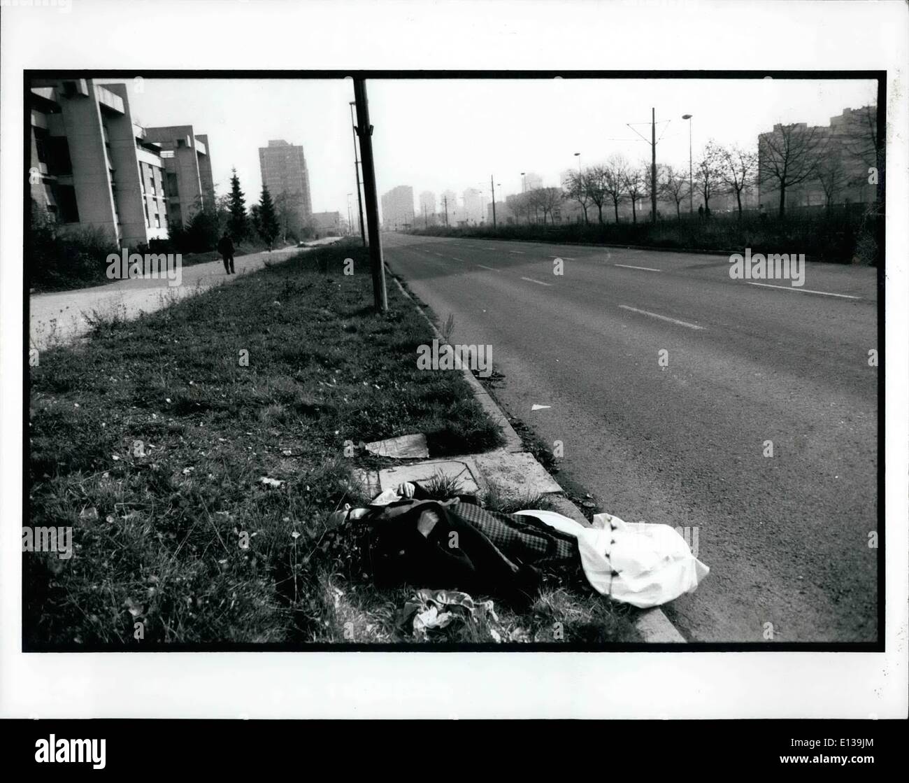 29 février 2012 - LES ENFANTS DE LA GUERRE EN EX-YOUGOSLAVIE - l'UNICEF 1-7 novembre ''semaine de tranquillité'' Campagne dans les républiques de l'ex-Yougoslavie ont atteint plus de 200 000 enfants avec des biscuits à haute teneur en protéines, des vêtements, des couvertures et des médicaments. D'un commun accord par toutes les factions en guerre et soutenu par le HCR et d'autres organismes de secours, la semaine atteint une accalmie dans les combats et a été la première phase d'un programme d'atteindre un million d'enfants avec des fournitures d'hiver d'ici la fin du mois Banque D'Images