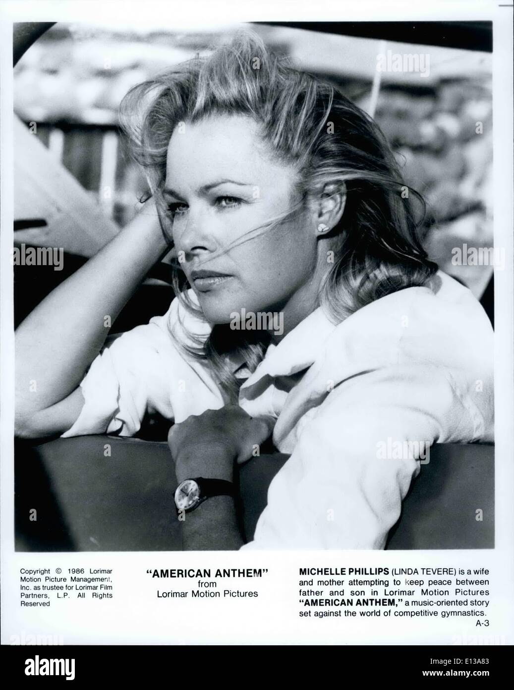 29 février 2012 - ''American Anthem'' de Lorimar Motion Pictures : Michelle Phillips (Linda Tevere) est une épouse et mère d'essayer de garder la paix entre père et fils à Lorimar Motion Pictures ''American Anthem'', une histoire de la musique dans le monde de la compétition de gymnastique. Banque D'Images
