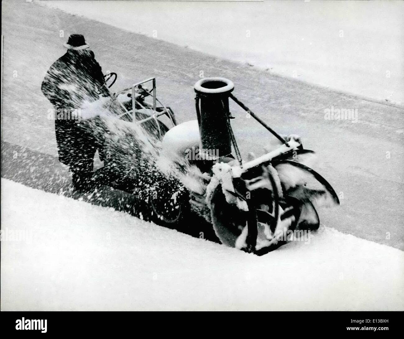 29 février 2012 - L'hiver a venir encore une fois les routes couvertes de neige faible et comperatures, presque oublié, sont à nouveau ''jusqu'à ce jour''. Non seulement dans le sud de l'Allemagne (où nos photos a été prise) l'hiver a soudainement retourné, aussi d'autres régions du pays a été frappé par son unvelcome les signes, seulement quelques jours avant le début du printemps. Banque D'Images