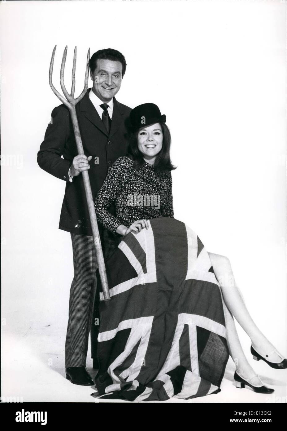 29 février 2012 - Cela donne à l'Avenger, avec Patrick Macnee et Diana Rigg, une période de pointe pour un terme de 26 semaines, plus une option pour la série pour continuer à l'automne. L'effet de ceci est que les Avengers ne pouvait fonctionner sur les écrans de télévision américains pour environ 18 mois, à la suite, ce serait la première fois qu'une série télévisée britannique créée a été programmé dans la saison premier Américain ''à l'automne" Banque D'Images