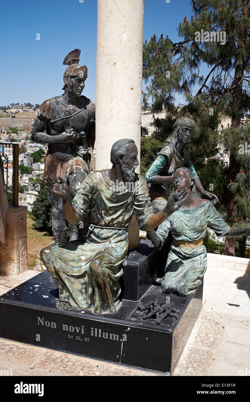 Statue de Peter niant Jésus à l'église de Saint Pierre à Gallicantu, Jérusalem, Israël, Terre Sainte Banque D'Images