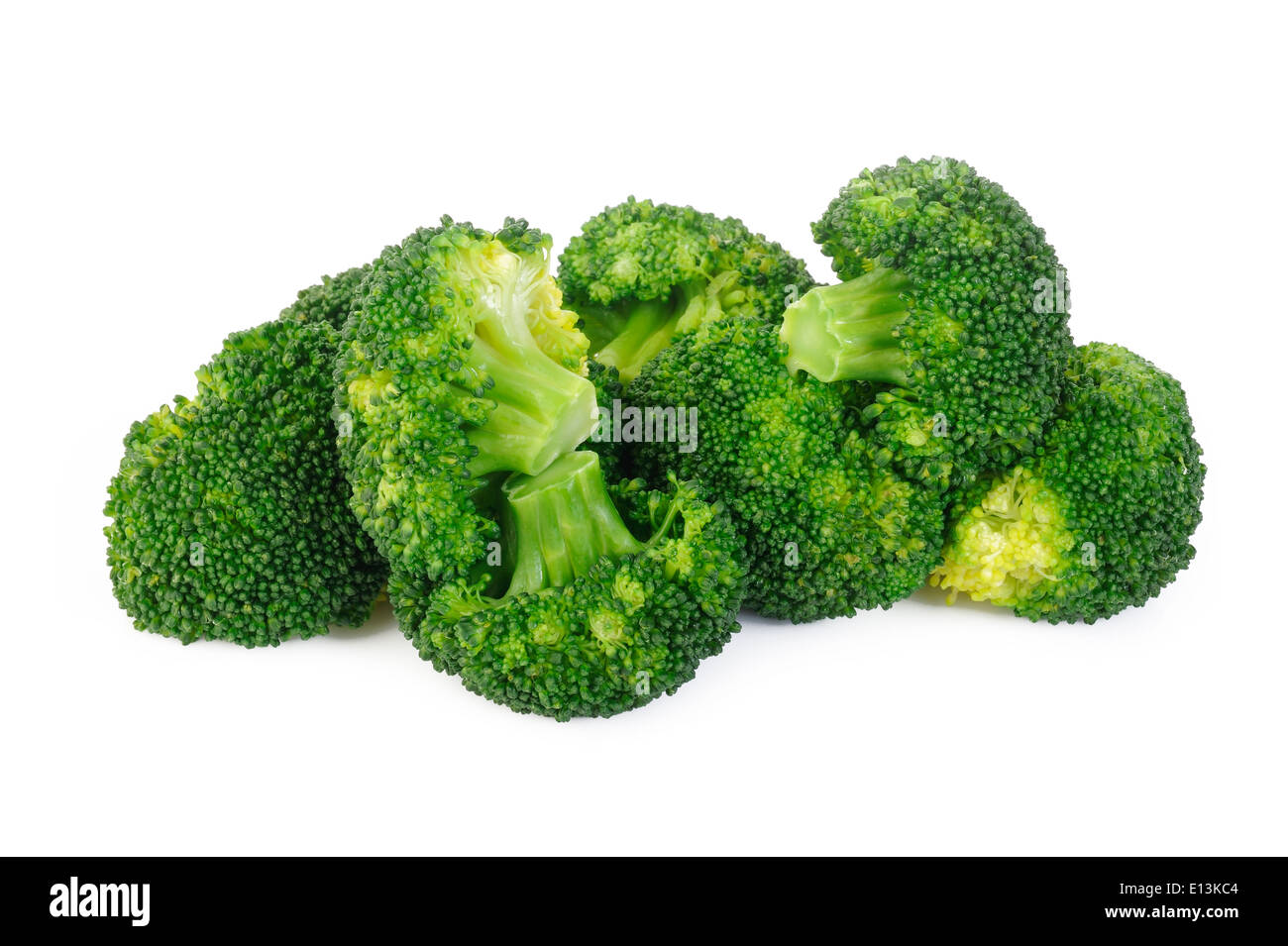 Légumes Brocoli bouilli sur fond blanc Banque D'Images