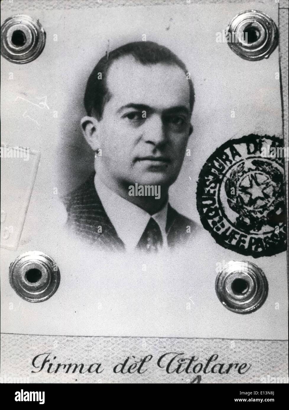 22 mars 2012 - Dina Silvestroni s'est suicidé avec sa mère Laura et sa sœur Dina à Nilan, septembre 1962. Banque D'Images