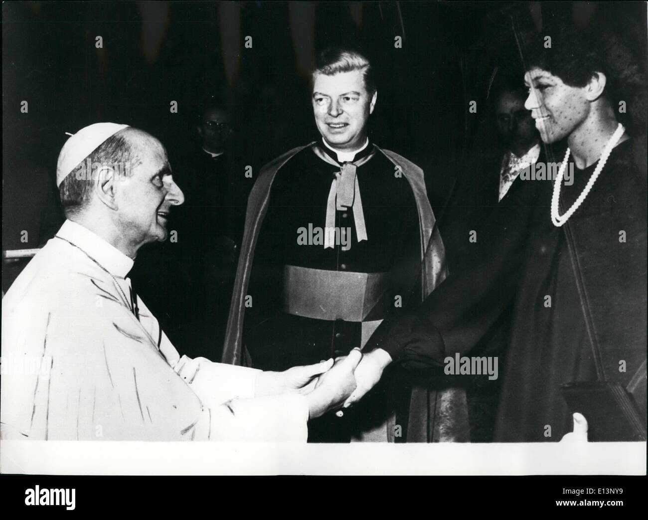 Mar. 22, 2012 - L'ancien athlète olympique américaine Wilma Rudolph, qui a remporté trois médailles d'or aux Jeux Olympiques de 1960 à Rome, en réalité à Rome, a été reçu aujourd'hui par le Pape Paul VI au cours d'une audience privée. Banque D'Images