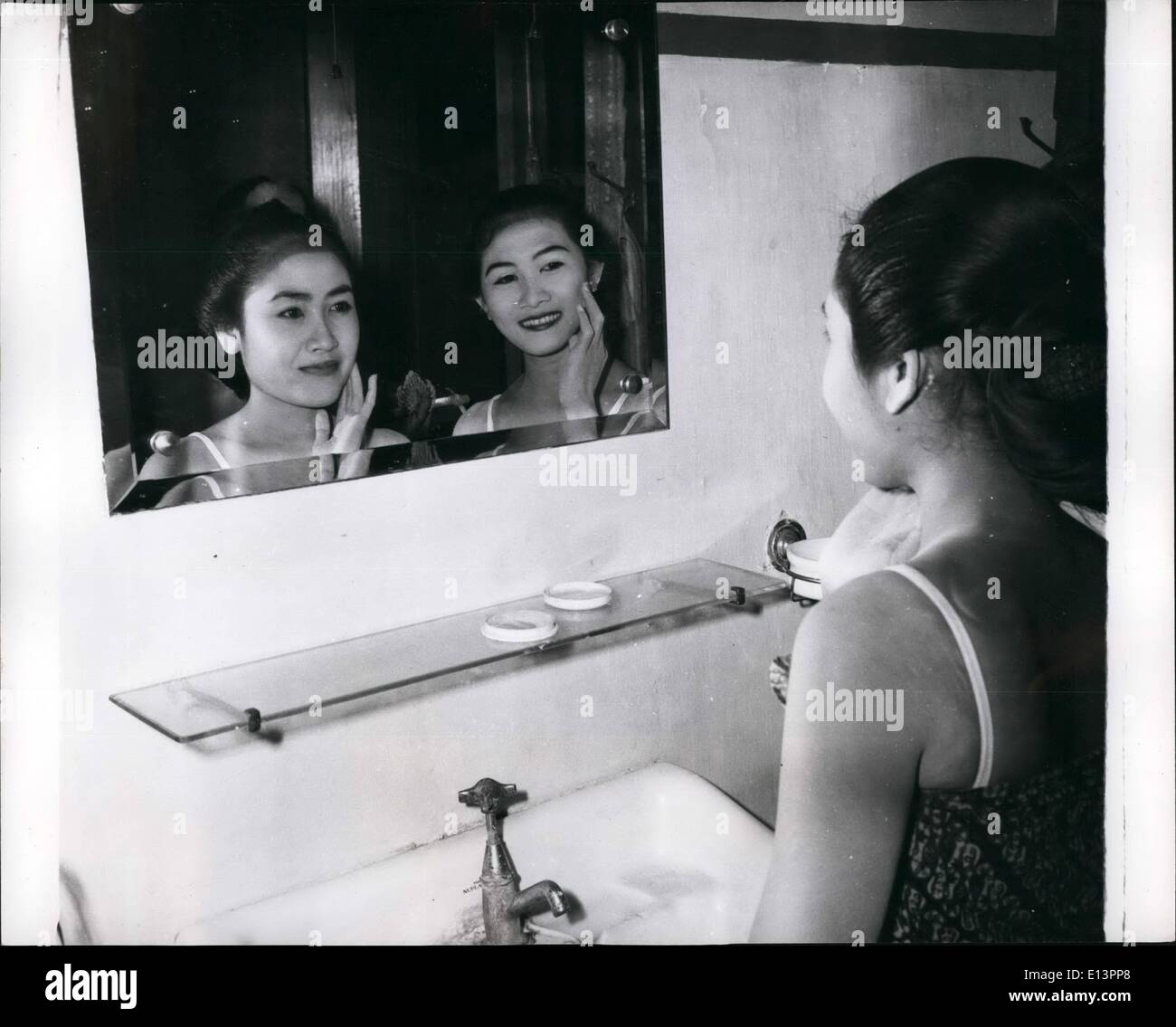 Mar. 22, 2012 - La princesse des étudiants de l'une fois dans le vestiaire de l'Académie Princière. La fille est Sri Mulatsih. Banque D'Images