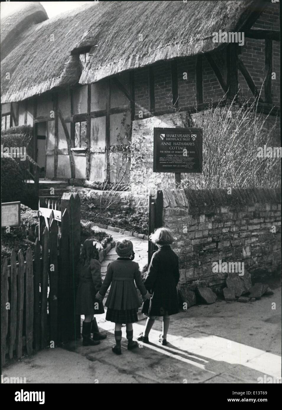 27 mars 2012 - Anne Hathaways Cottage parfaitement conservé aujourd'hui, c'était le début des Tudor cottage accueil de la pièce de Shakespeare épouse Anne Hathaway, et est rempli avec des reliques de l'époque de Shakespeare. Banque D'Images