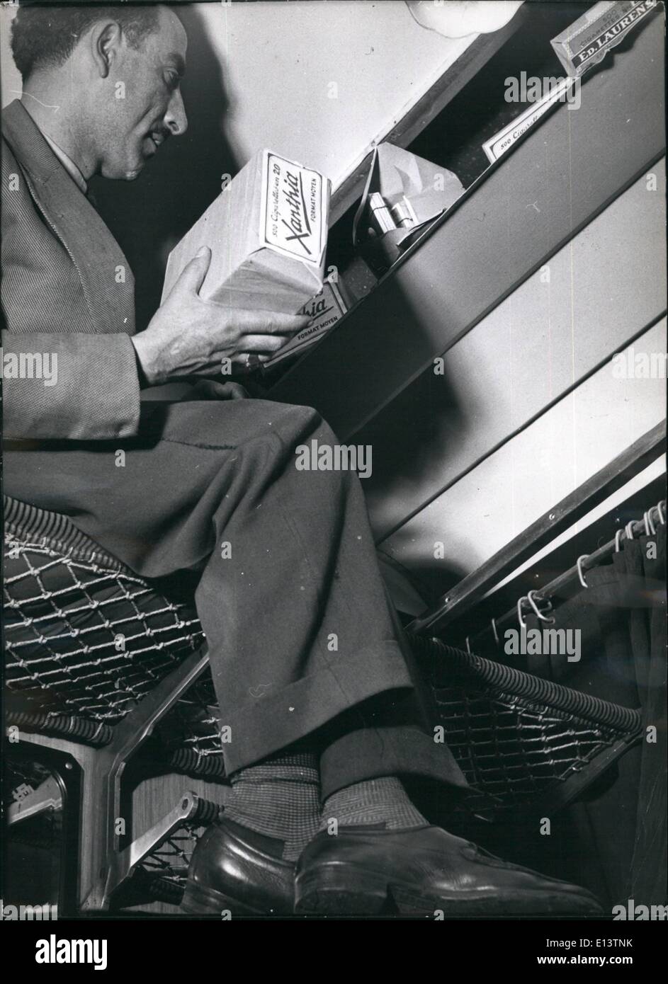 Mar. 27, 2012 -- moyenne de gris des finances avec les Indiens admissibles (cigarette) Banque D'Images
