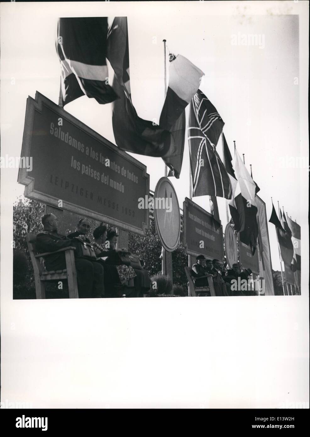 27 mars 2012 - grandes affiches en plusieurs langues sont l'accueil de visiteurs étrangers du salon. Banque D'Images