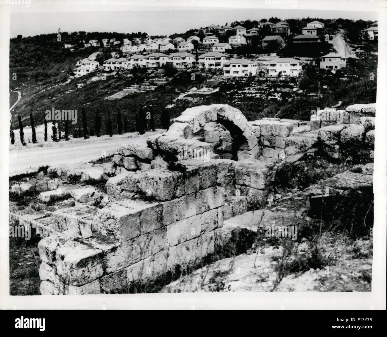 Mar. 27, 2012 - Les anciennes reliques découvertes à des excavations de Beit Shrearim dans la basse Galilée, Beit Shearim, située à l'ouest de Nazareth dans la basse Galilée a été l'une des villes d'Israël à l'époque du Talmud. Après la grande révolte juive en l'an 66 av. J.-C. - la population juive est restée et après l'enterrement de Rabbi Yehuda Hanassi, Beit Shearim a été converti en un cimetière. Des fouilles furent commencé en 1936, il y a l'adn parmi les découvertes était une synagogue de l'année 350 avant J.-C., qui a été détruit par les Romains Banque D'Images Mar. 27, 2012 - Les anciennes reliques découvertes à des excavations de Beit Shrearim dans la basse Galilée, Beit Shearim, située à l'ouest de Nazareth dans la basse Galilée a été l'une des villes d'Israël à l'époque du Talmud. Après la grande révolte juive en l'an 66 av. J.-C. - la population juive est restée et après l'enterrement de Rabbi Yehuda Hanassi, Beit Shearim a été converti en un cimetière. Des fouilles furent commencé en 1936, il y a l'adn parmi les découvertes était une synagogue de l'année 350 avant J.-C., qui a été détruit par les Romains Banque D'Images