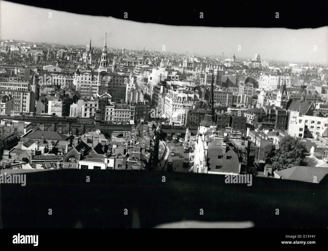 Mar. 27, 2012 - Vue prise de l'intérieur de l'un des grand Tom's trois cadrans. Il montre Ludgate Hill, Fleet Street, St Bride's Church, le palais de justice, etc. Banque D'Images