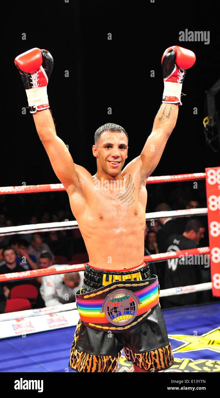 Leeds, UK. 21 mai, 2014. Kal Yafai célèbre après sa victoire sur Yaqub Kareem à la première arène Direct. Credit : Action Plus Sport/Alamy Live News Banque D'Images