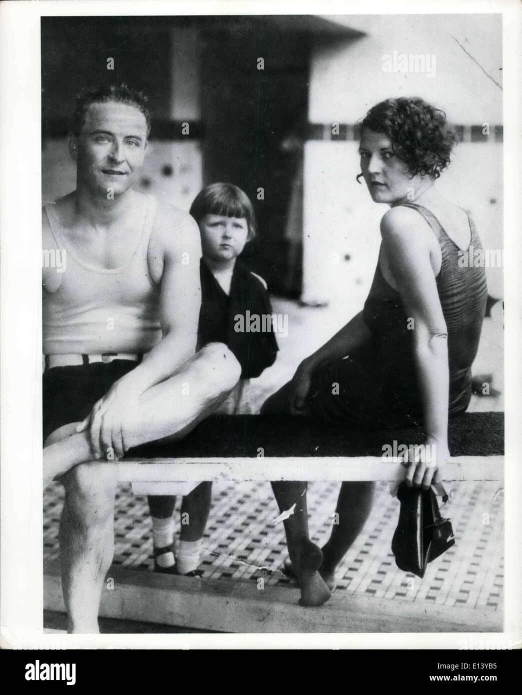 31 mars 2012 - F. Scott et Zelda Fitzgerald et sa fille Scottie lors d'une visite à Virginia Beach, 1927. n Banque D'Images