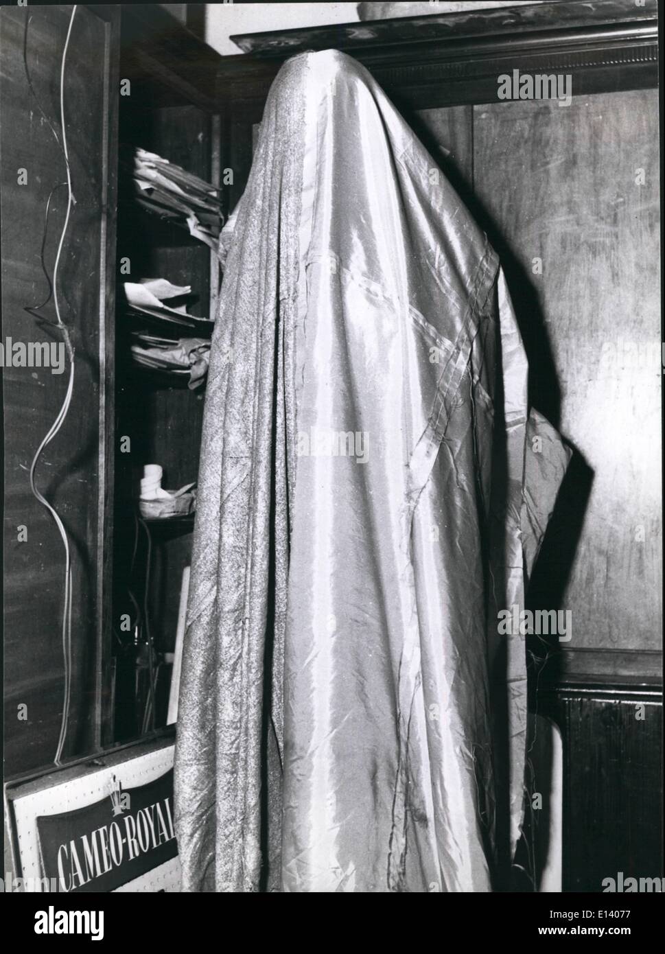 Mar. 27, 2012 - Sous les draps est le undraned la figure, peut-être la plus connue figure sur l'écran Aujourd'hui. Life-size et précis à l'entendras fraction de pouce. C'est dans le cinéma salle de stockage. Banque D'Images