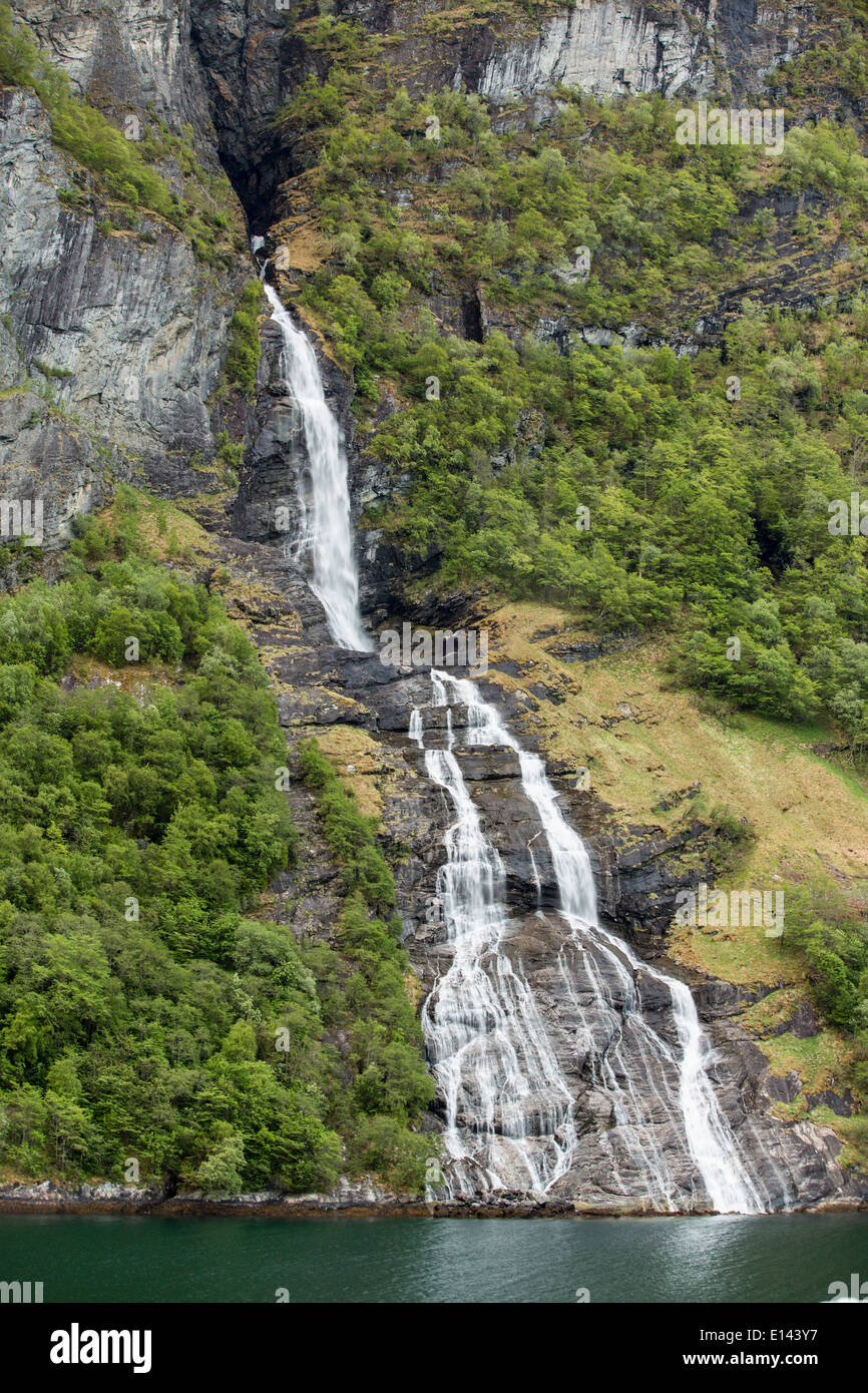 La Norvège, Geiranger, fjord de Geiranger. Unesco World Heritage site. Waterfall Banque D'Images
